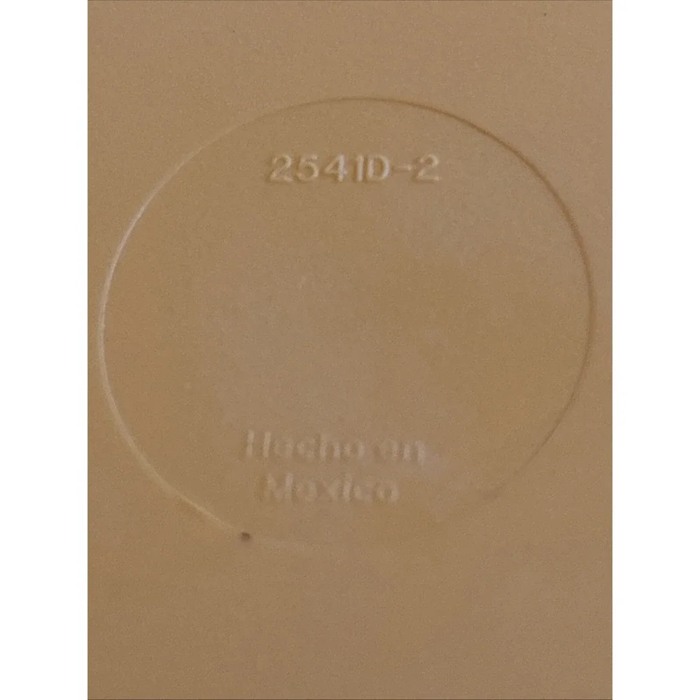 Tupperware‎ Replacement Lid #2541-D2 w/Butterfly Tab - Yellow